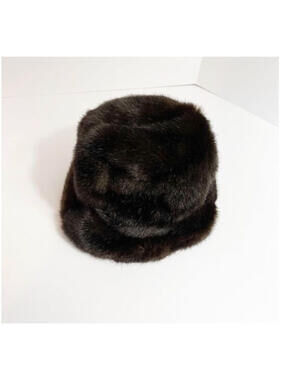 La Maison De La Fausse faux fur Hat